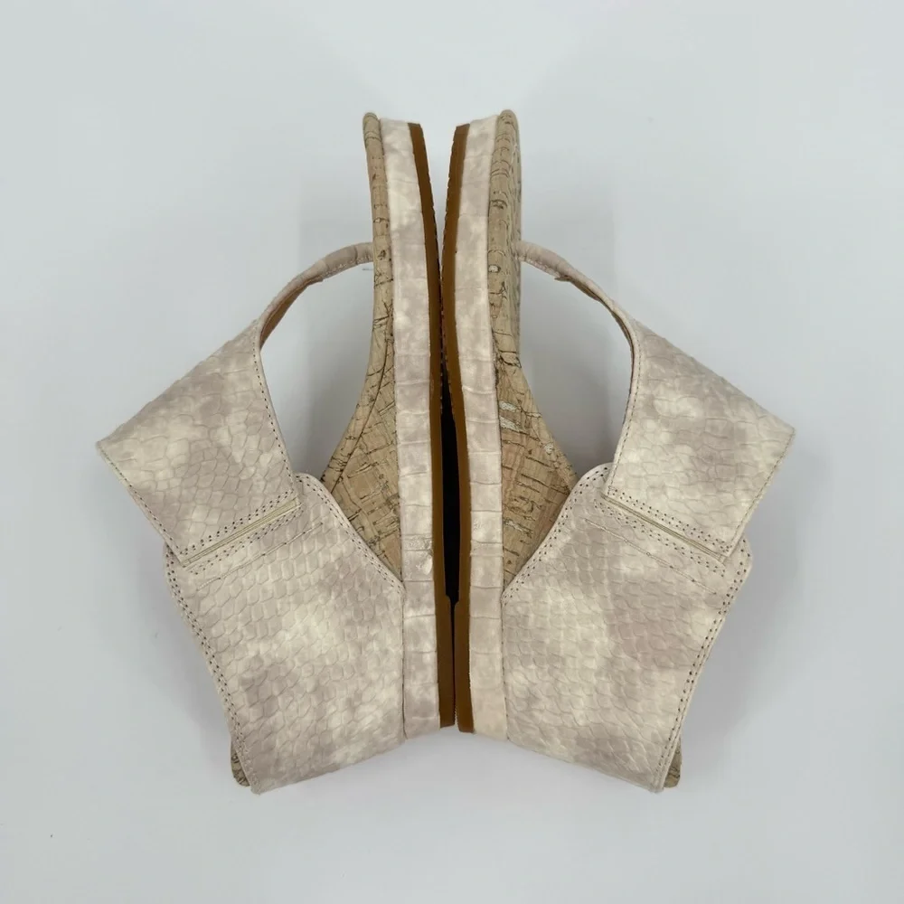 Donald J. Pliner Malone Leather Wedge Thong Sandals Size 5.5